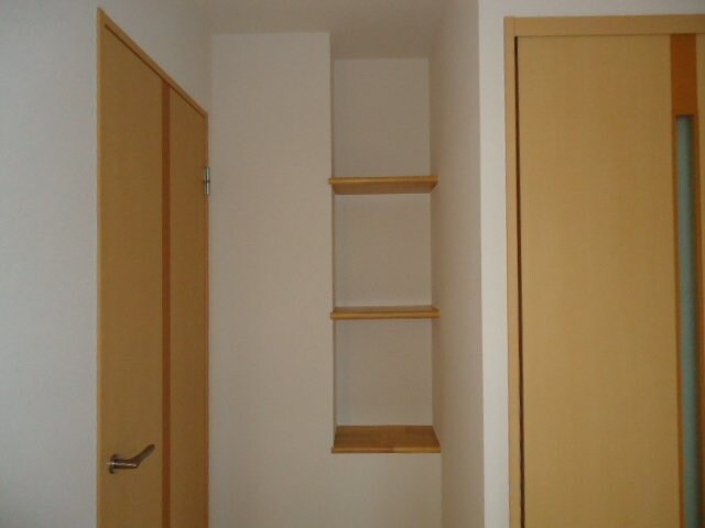 物件内観写真27　(リビング棚)