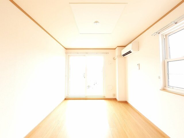 物件内観写真9　(使いやすい居間です)