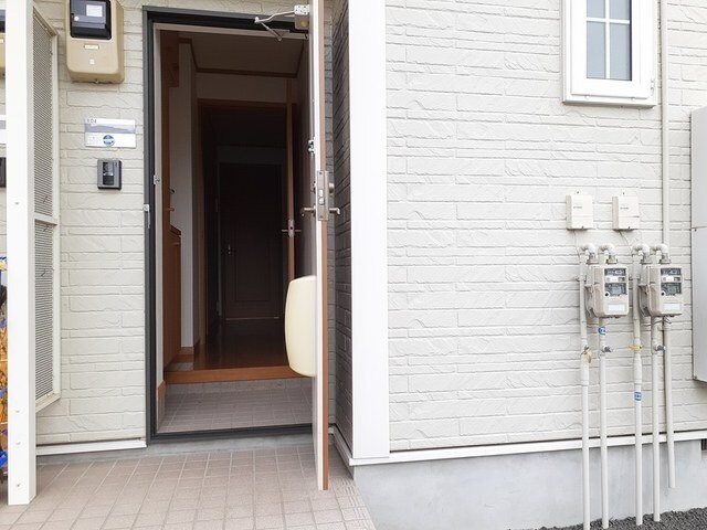 物件内観写真14　(落ち着いた玄関です)