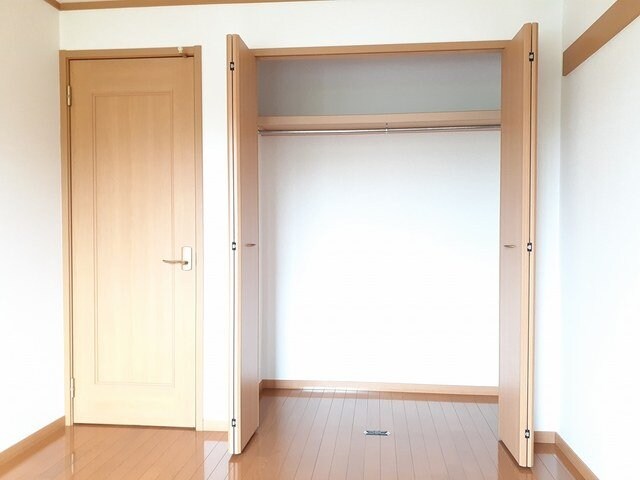 物件内観写真15　(たっぷりとした収納スペースです)