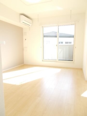 物件内観写真8　(使いやすいリビングです)