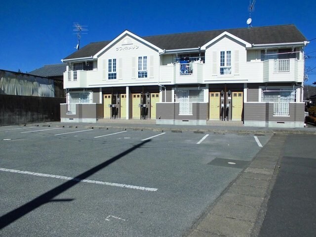 物件外観写真2　(駐車場です)