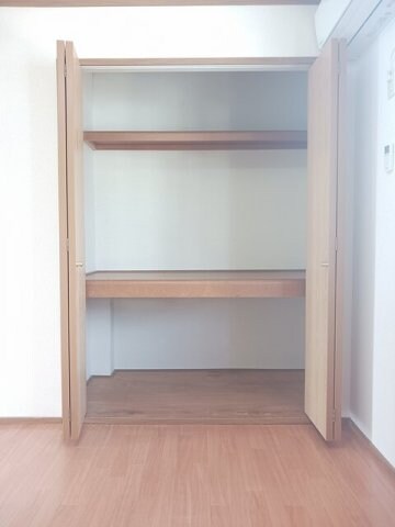 物件内観写真16　(たっぷりとした収納スペースです)