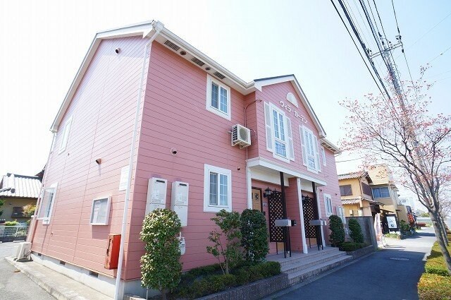 物件外観写真1　(外観もきれいです)