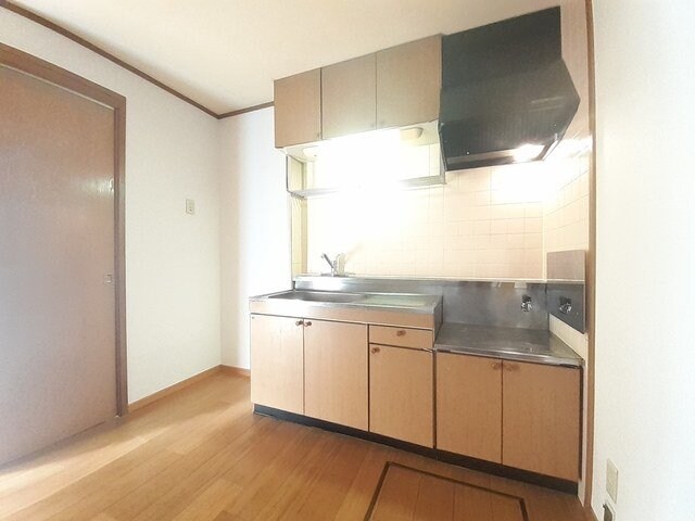 物件内観写真10　(コンパクトなキッチンで掃除もラクラク)