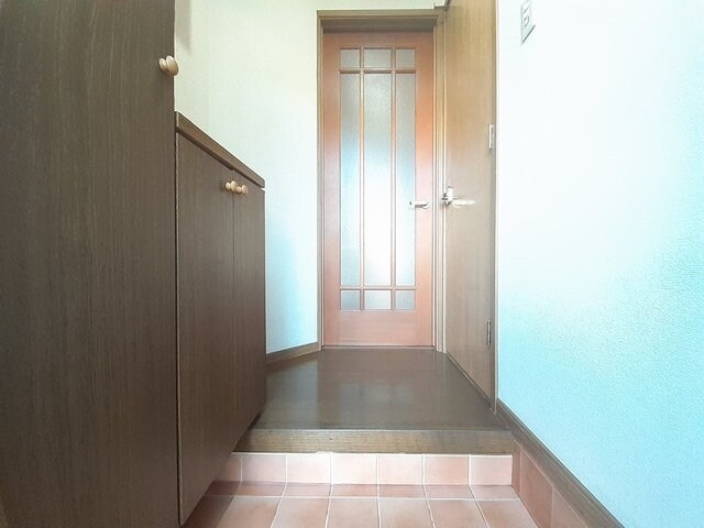 物件内観写真14　(明るい玄関です)