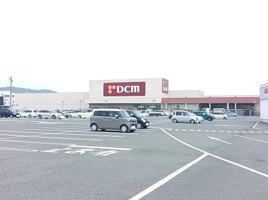 物件外観写真3　(DCM足利店まで450m)