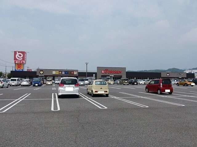 物件外観写真5　(とりせんまで500m)