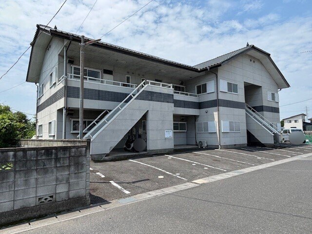 物件外観写真1　(きれいな外観です)