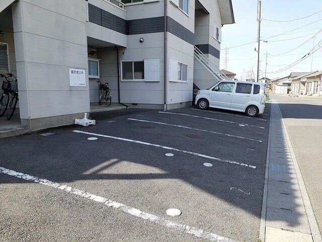 物件外観写真2　(カースペースがあります)