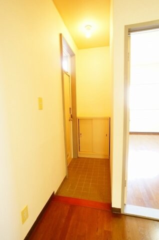 物件内観写真12　(落ち着いた玄関です)