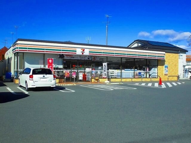 物件外観写真3　(セブンイレブンまで210m)
