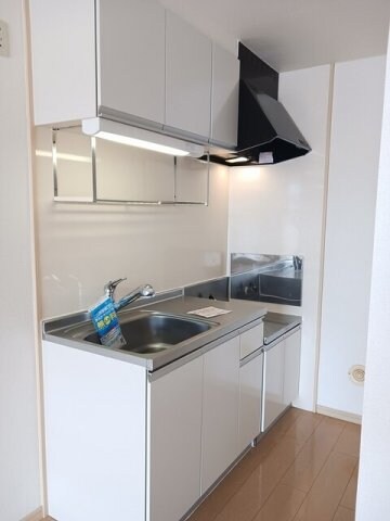 物件内観写真12　(コンパクトなキッチンで掃除もラクラク)