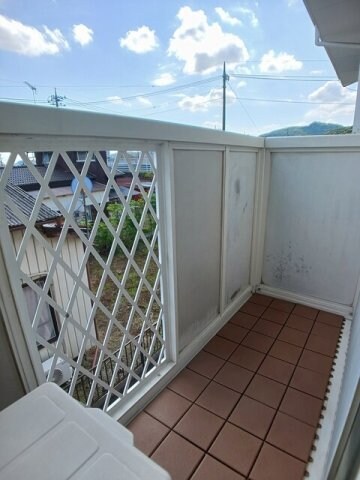 物件内観写真19　(外からの目が気にならないバルコニーで洗濯物が干せます)