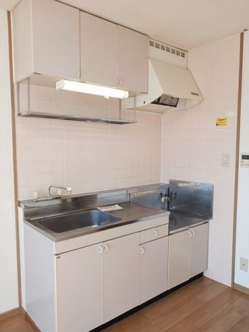 物件内観写真9　(コンパクトなキッチンで掃除もラクラク)