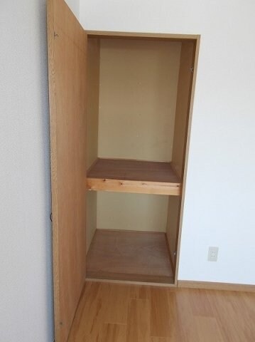 物件内観写真16　(大きなスペースがあり、収納には困りません)