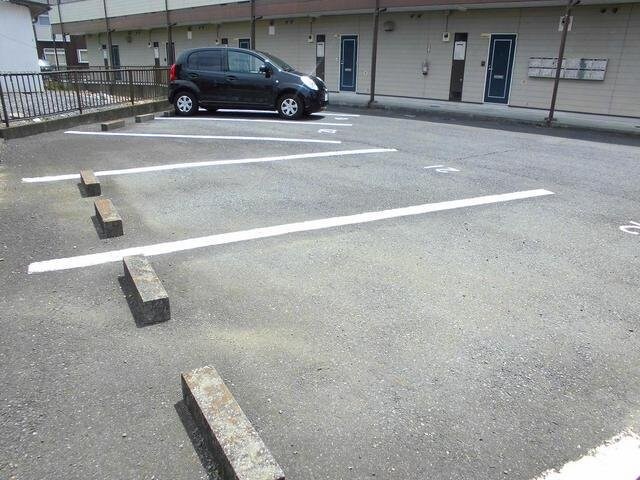 物件外観写真2　(駐車場です)