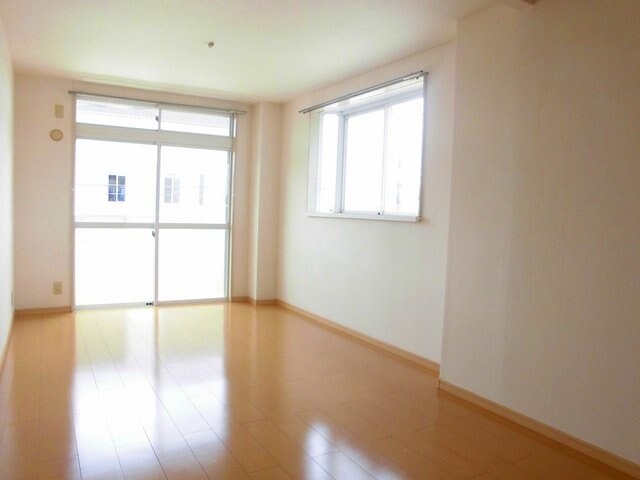 物件内観写真9　(使いやすい居間です)