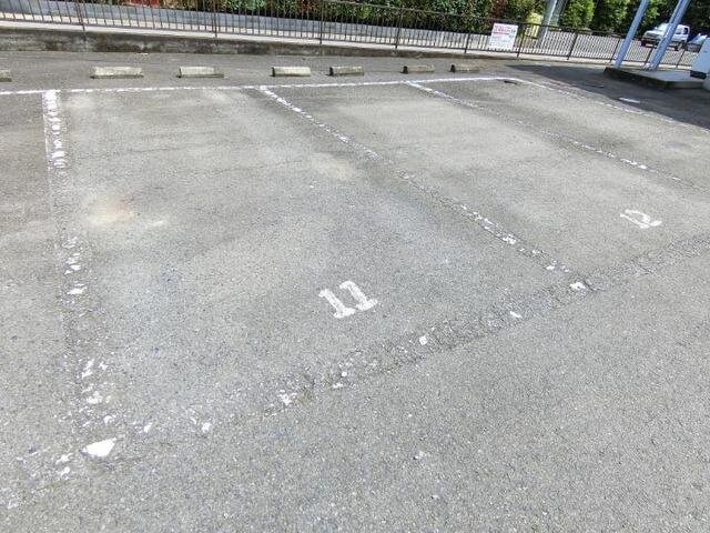 物件外観写真2　(駐車場があります)