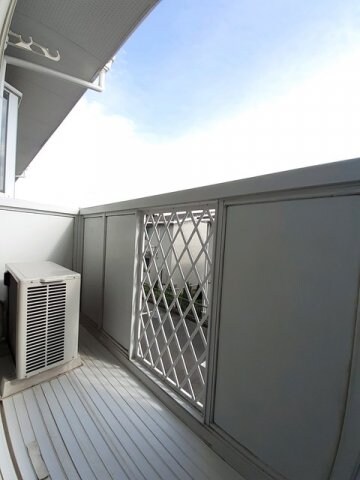 物件内観写真19　(お洗濯にも便利なバルコニー付き)