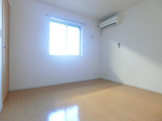 物件内観写真11　(内装は落ち着いています)