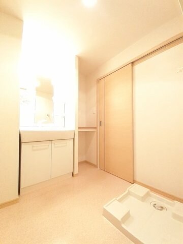 物件内観写真14　(忙しい朝には欠かせない洗面所です)