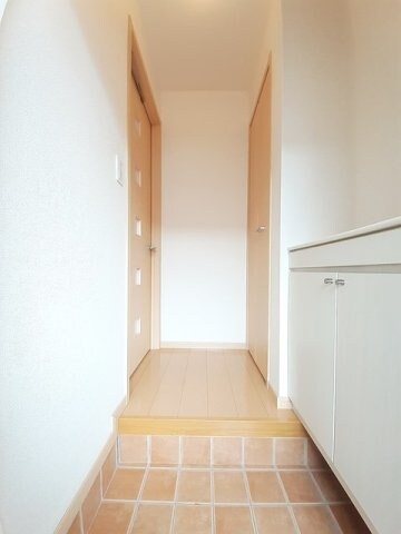 物件内観写真15　(収納もある玄関です)