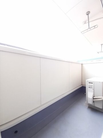 物件内観写真19　(バルコニーからの眺めを楽しみながら食事をしませんか)