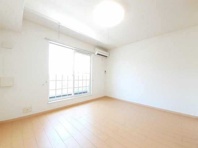 物件内観写真9　(居間です)