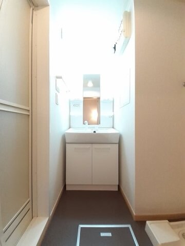 物件内観写真14　(脱衣スペースもあります)