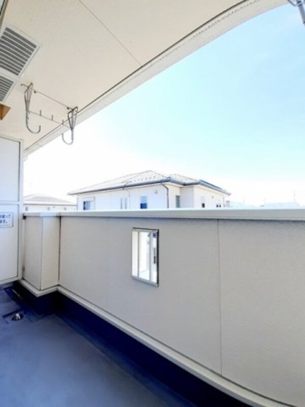 バルコニー(バルコニーからの眺めを楽しみながら食事をしませんか)