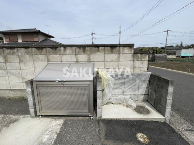 物件内観写真5　(敷地内ゴミステーション)