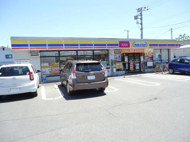 物件外観写真5　(ミニストップ足利堀込店まで880ｍ)