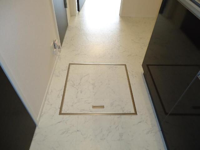 物件内観写真26　(床下収納)