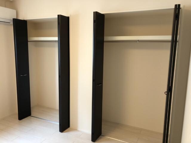 物件内観写真23　(洋室収納)