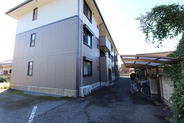 物件内観写真4　(駐輪場)