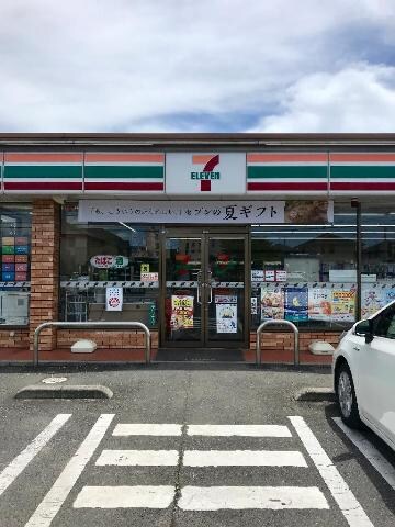 物件外観写真4　(セブンイレブン足利八椚町店まで700ｍ)