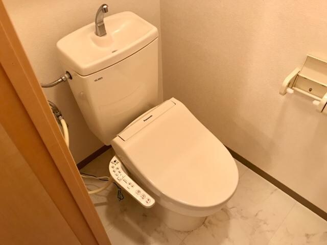 物件内観写真15　(シャワー付トイレ)