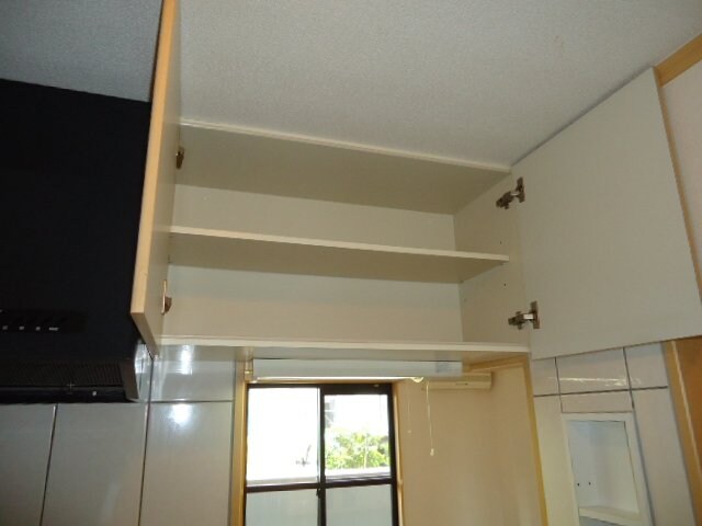 物件内観写真19　(キッチン吊戸)