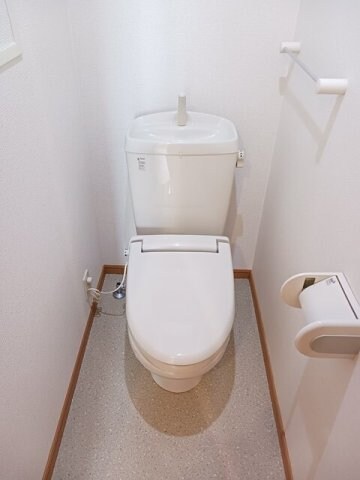 物件内観写真17　(コンパクトで使いやすいトイレです)