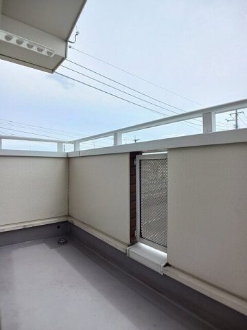 物件内観写真19　(開放的で明るい空間を演出してくれるバルコニーです)