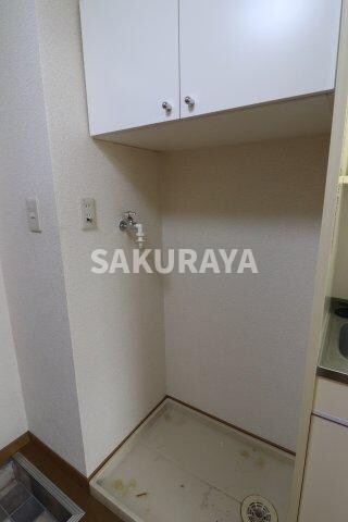 物件内観写真12　(洗濯機置き場。2025年6月撮影。)