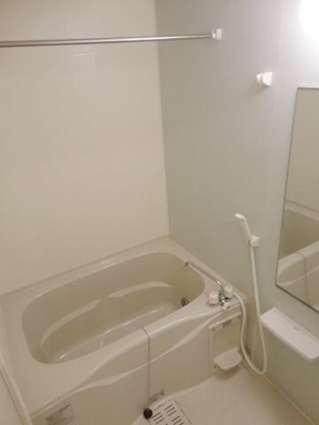 物件内観写真13　(落ち着いた空間のお風呂です)