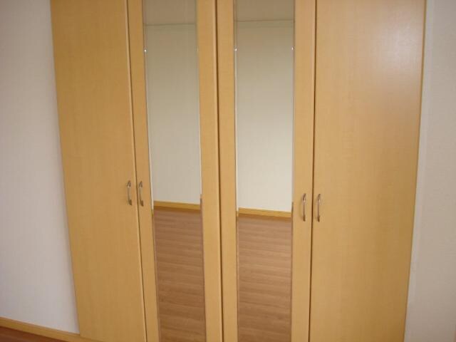 物件内観写真24　(クローゼット姿見付き)