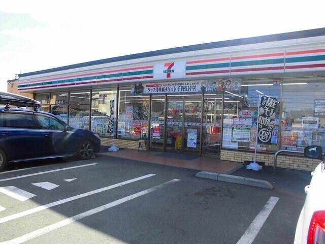 物件外観写真4　(セブンイレブンまで500m)