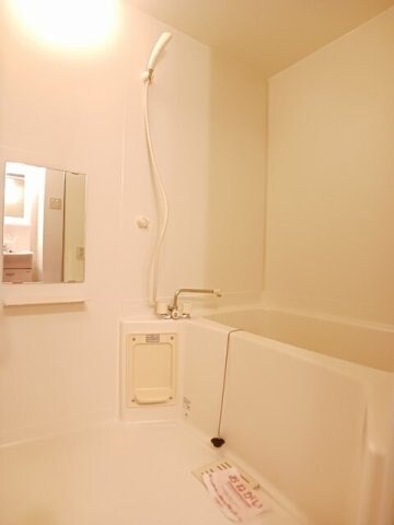 物件内観写真13　(コンパクトで使いやすいお風呂です)
