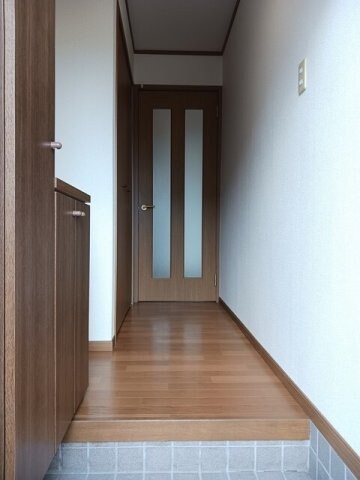 物件内観写真15　(きれいな玄関です)