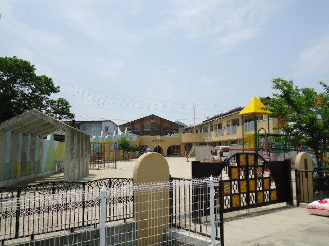 物件外観写真7　(育実保育園まで512ｍ)