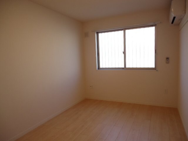 物件内観写真14　(洋室)