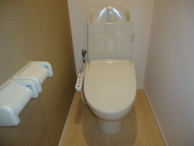 物件内観写真17　(シャワー付トイレ)